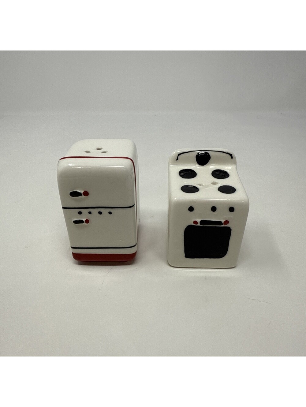 NEW Cracker Barrel Old Fashioned Stove & Refrigerator Salt & Pepper Shakers